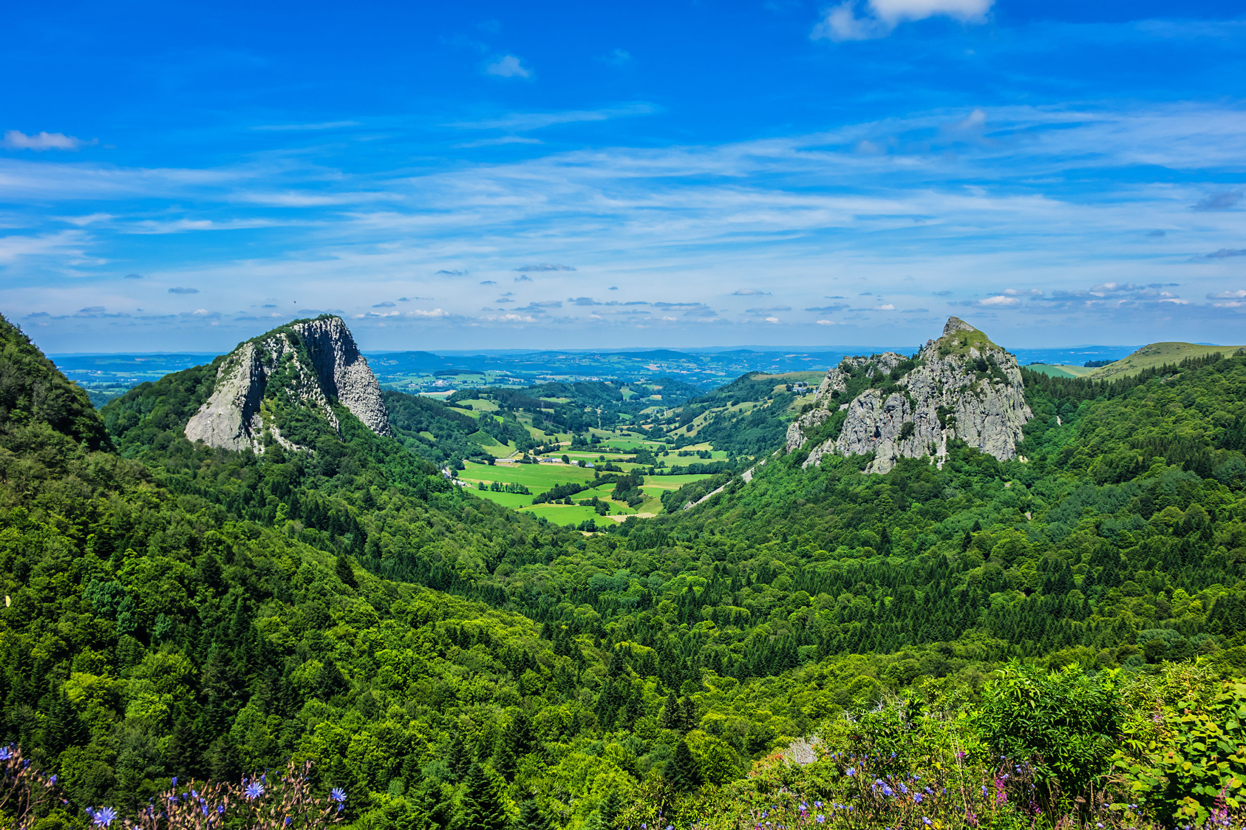 Famous Auvergne rocks: Tuiliere and Sanadoire. Volcans d’Auvergne regional natural park, Monts Dore Mountains, Auvergne, France.