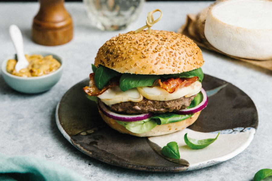 Burger au Chevrotin, basilic et figue