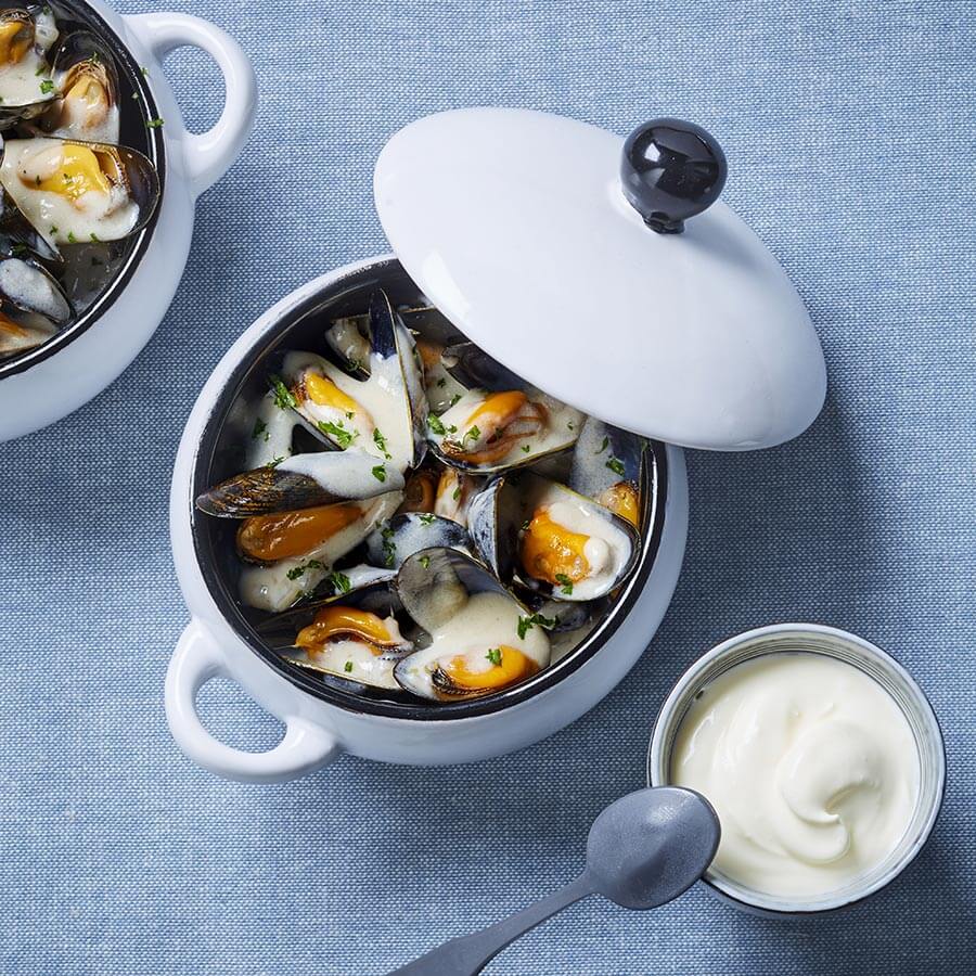 Mini cocottes de moules de bouchot au cidre et à la crème d’Isigny AOP