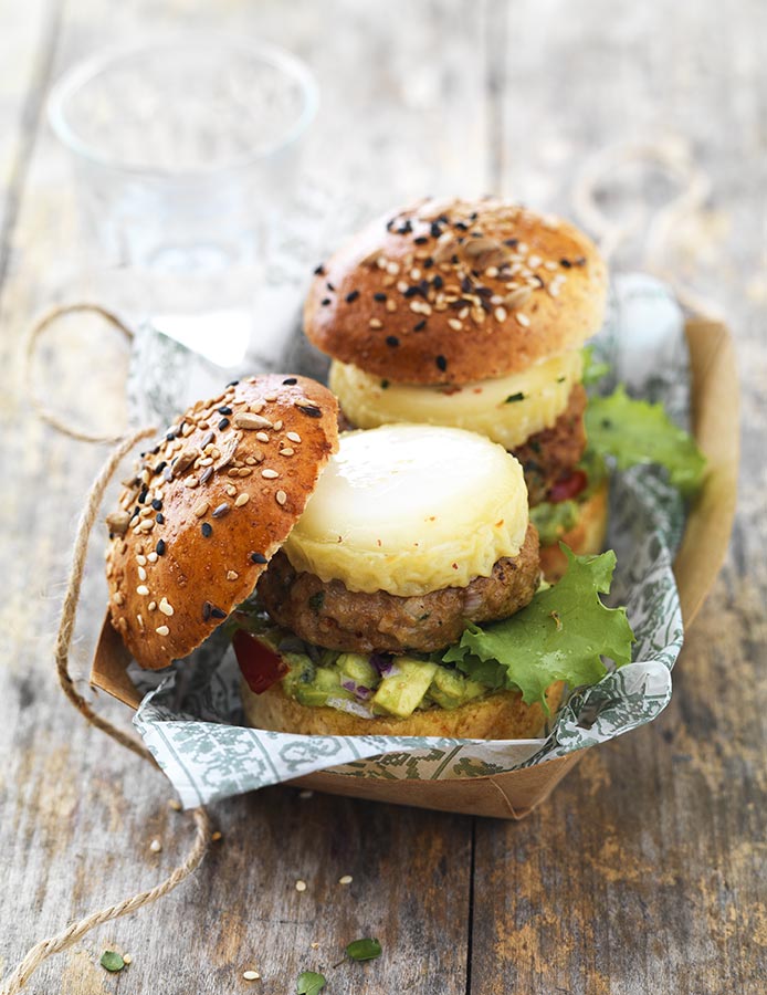 Mini-Burger de veau épicé, Chabichou du Poitou et purée d’avocat